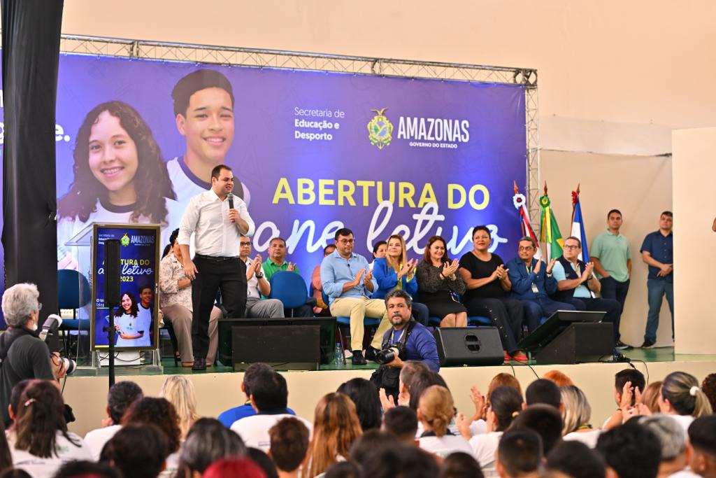 Entusiasta da educação de qualidade, Roberto Cidade destaca investimentos do Estado durante abertura do ano letivo