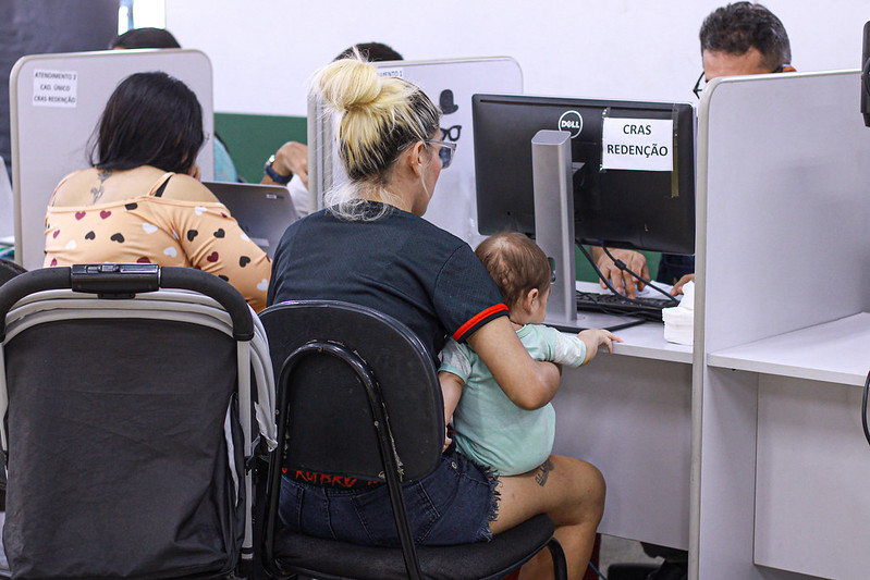 Beneficiários do Bolsa Família passam a receber valor adicional a partir desta segunda-feira em Manaus