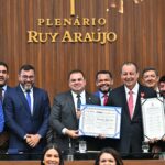 Sob a presidência de Roberto Cidade, Aleam homenageia senador Omar Aziz com título de Cidadão do Amazonas e com a medalha Ruy Araújo