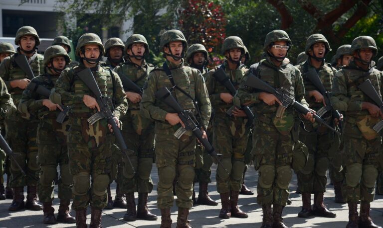 Brasil reforça presença militar na fronteira com Venezuela e Guiana