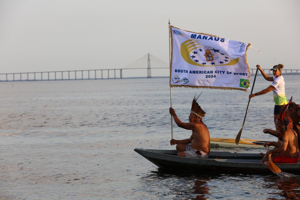 Manaus recebe título e bandeira de ‘Cidade Sul-Americana do Desporto’ de 2024