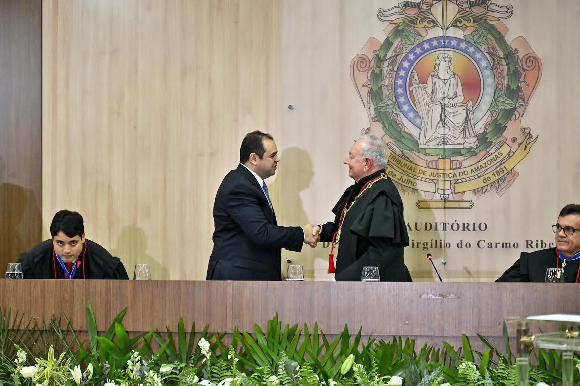 Presidente Roberto Cidade participa da posse da nova corte eleitoral do TRE-AM