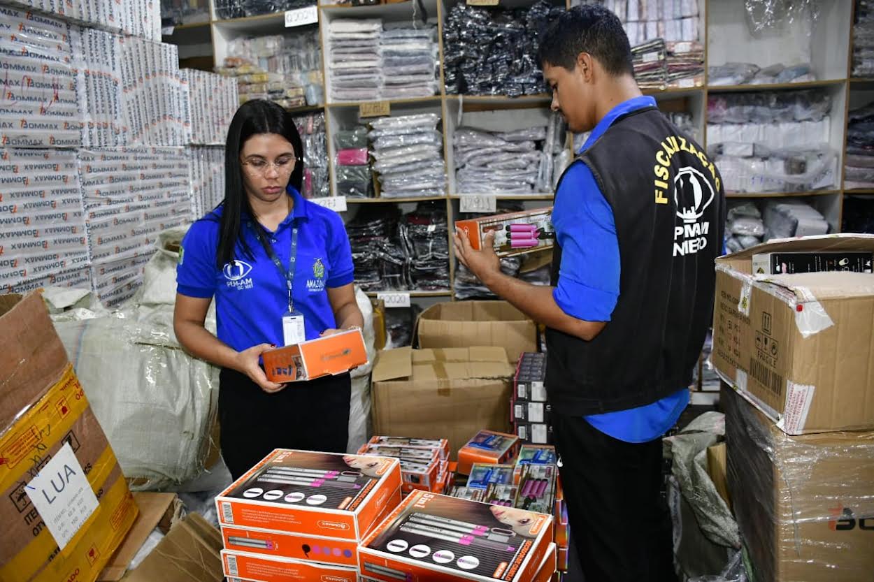 Operação Dia das Mães: Ipem-AM apreende mais de 1,5 tonelada de produtos irregulares em loja no centro de Manaus
