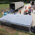 Prefeitura de Manaus monta operação de ajuda humanitária ao Rio Grande do Sul e recebe doação de água