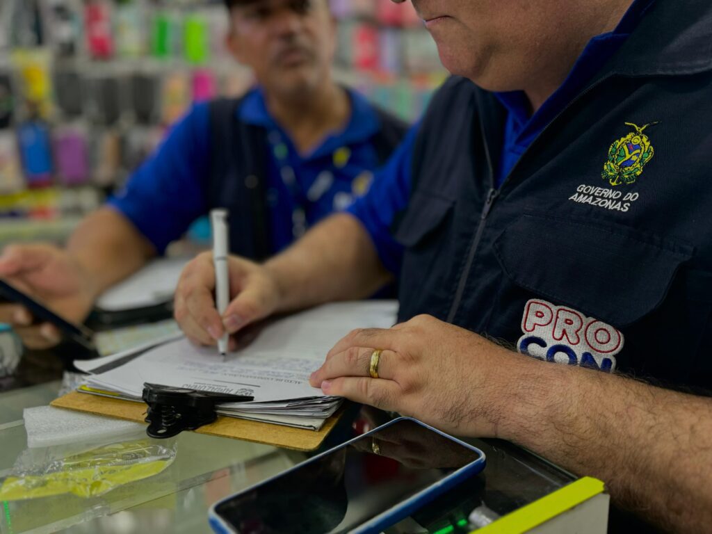 Em nova fiscalização, SSP-AM vistoria lojas de aparelhos celulares no bairro Novo Aleixo