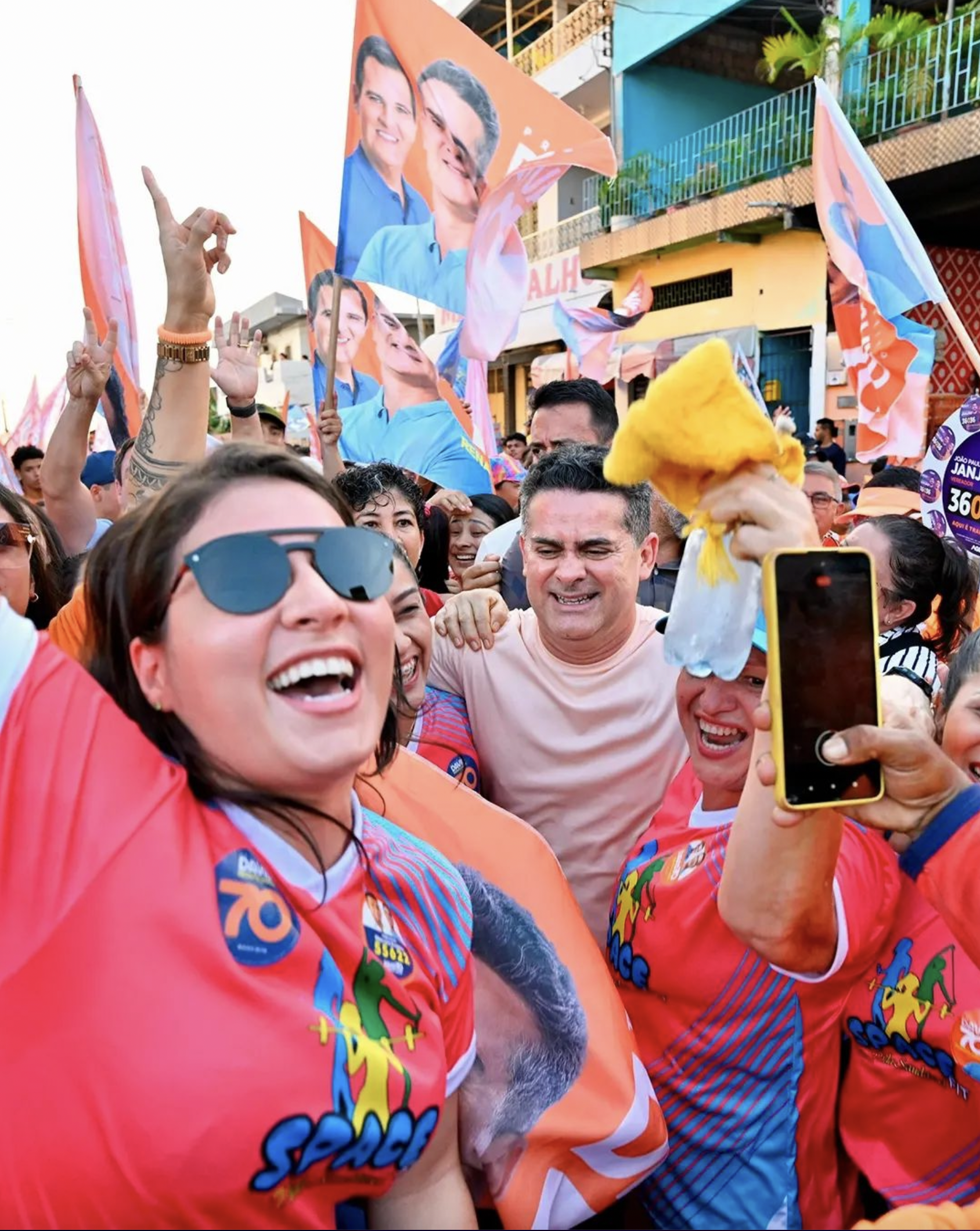 Cinco pesquisas apontam reeleição de David Almeida