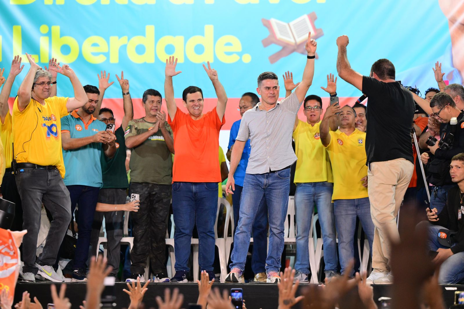 David Almeida recebe apoio de líderes do Movimento Cristão de Direita em encontro com mais de 18 mil cristãos