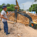 Prefeito David Almeida vistoria intervenção estrutural na avenida Mário Ypiranga Monteiro no feriado da Proclamação da República