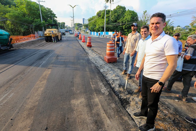 Prefeito David Almeida libera tráfego na avenida Mário Ypiranga após obra em tempo recorde