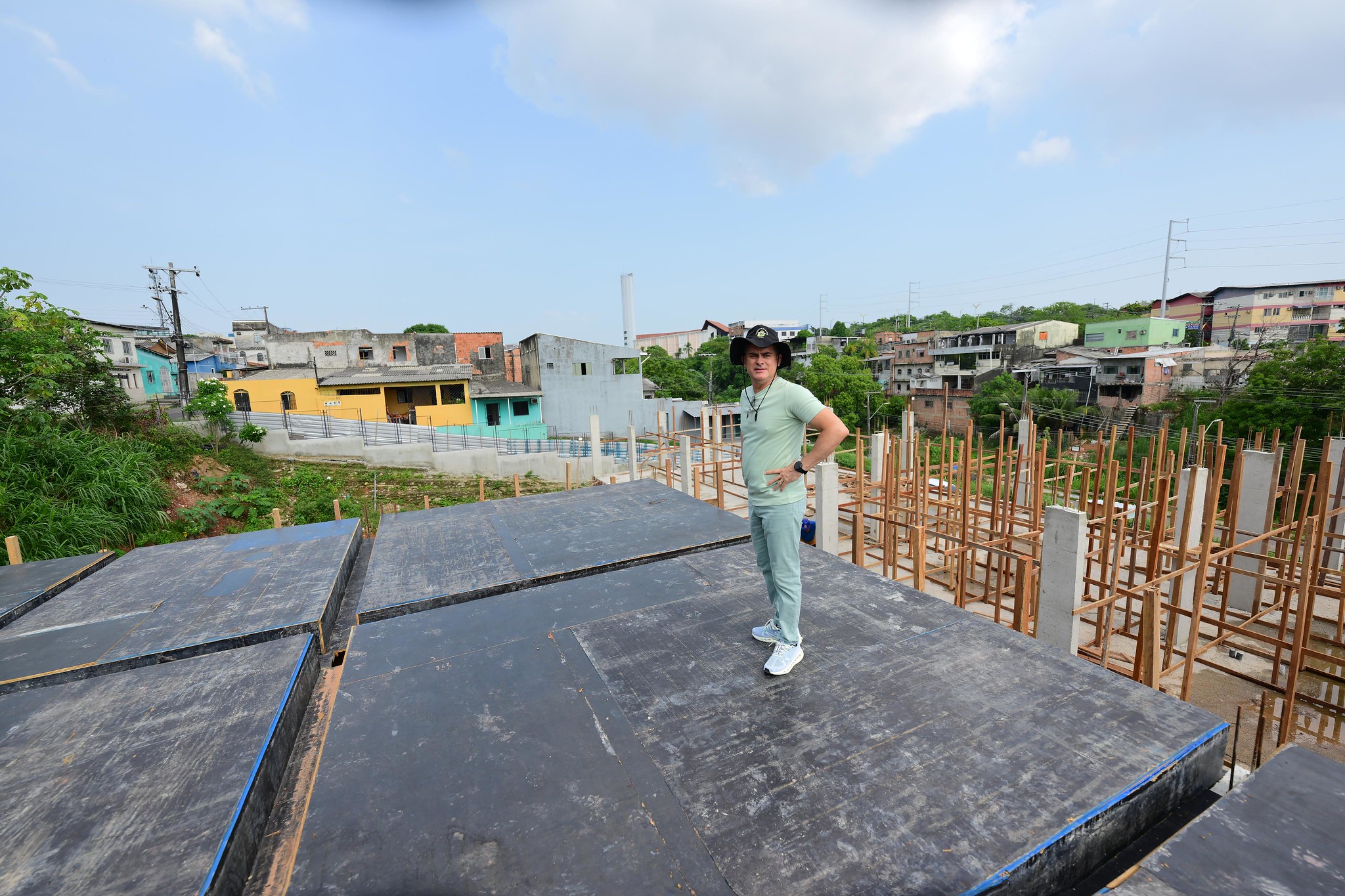 Prefeito David Almeida vistoria obras de UBSs na zona Oeste de Manaus