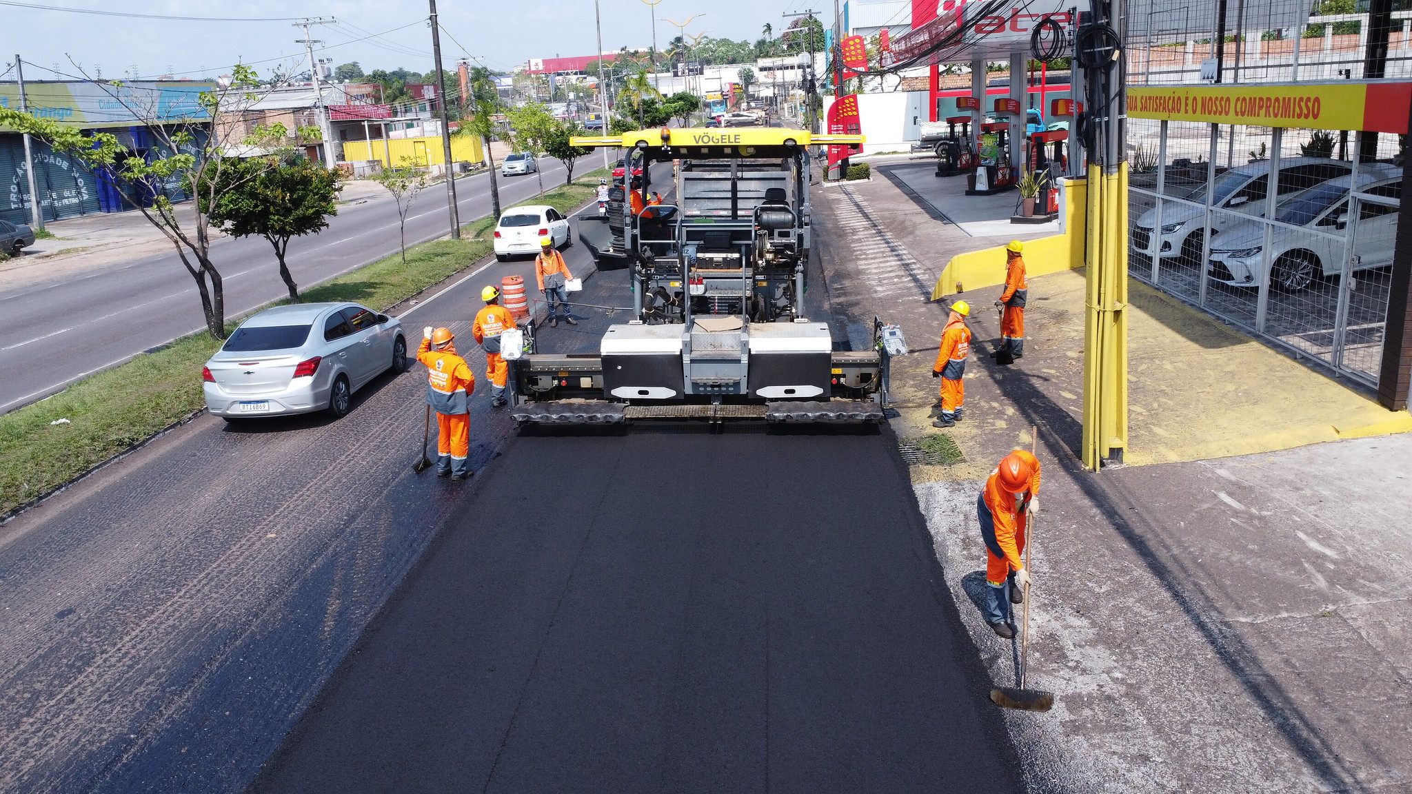 Mais de 900 vias da zona Norte de Manaus são beneficiadas com serviço de recapeamento da prefeitura