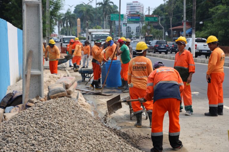 Prefeitura de Manaus realiza a reconstrução de 200 metros do passeio público na avenida Mário Ypiranga Monteiro