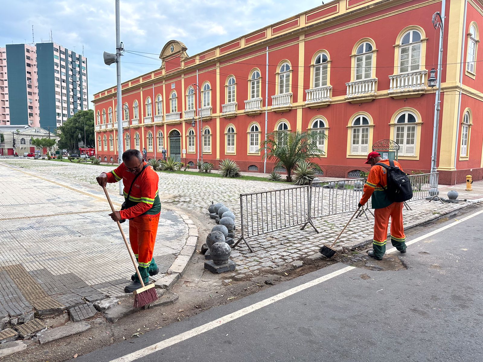 Prefeitura de Manaus intensifica manutenção e limpeza no Centro da cidade