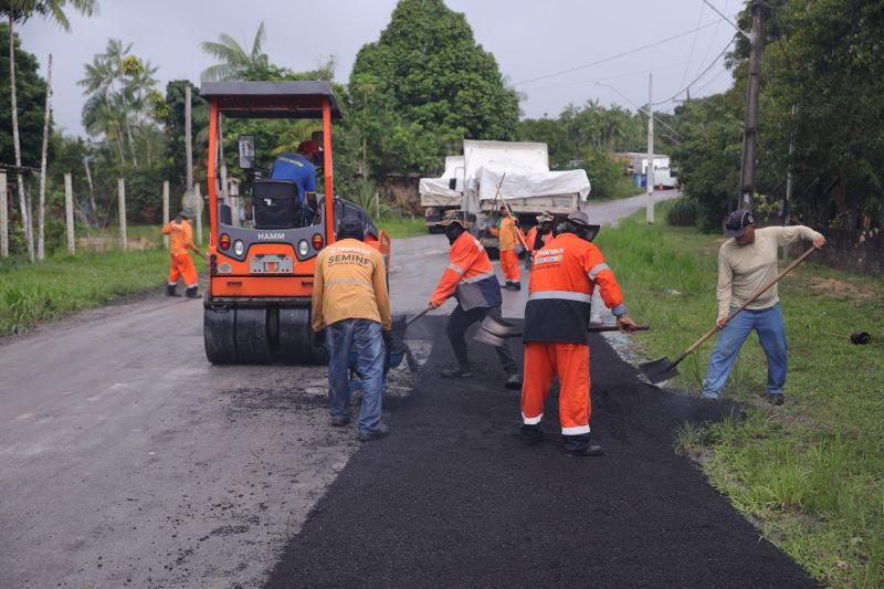 Moradores do ramal do Brasileirinho comemoram serviço de asfalto realizado pela Prefeitura de Manaus