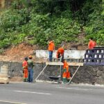 Prefeitura de Manaus realiza manutenção na passagem de pedestres na avenida Mário Ypiranga