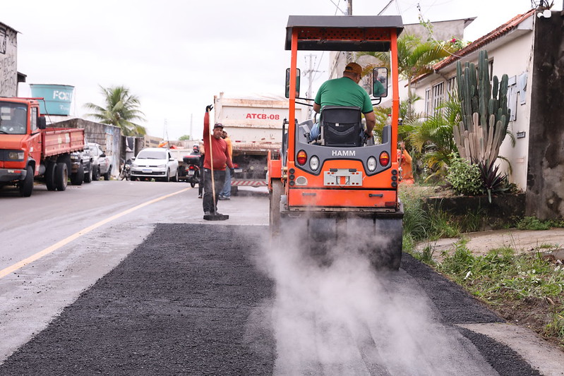 Prefeitura de Manaus realiza serviços de manutenção asfáltica em diversos pontos da cidade