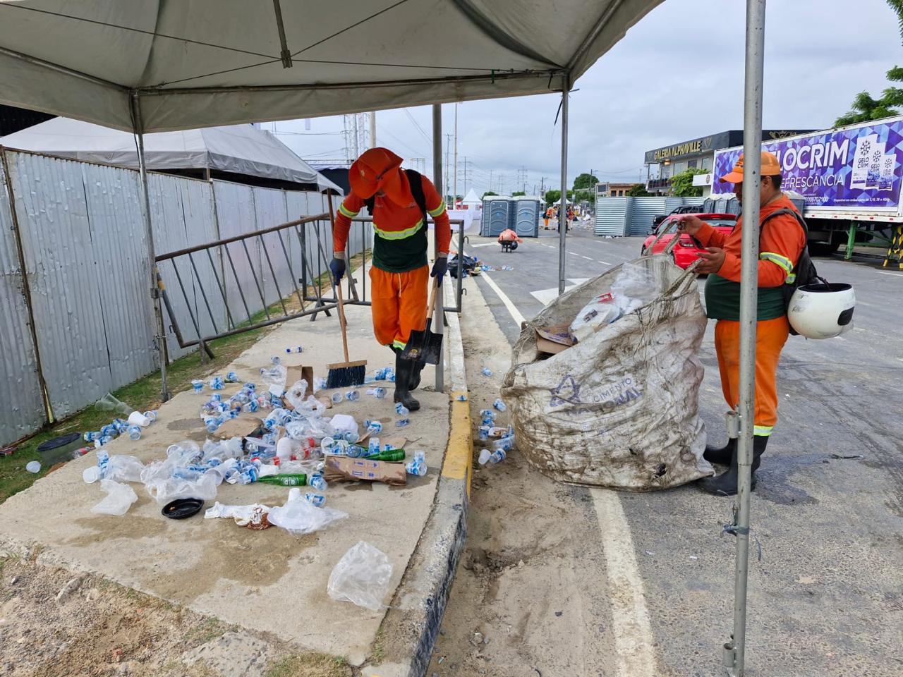 Prefeitura de Manaus recolhe 255 toneladas de lixo após festas de Réveillon