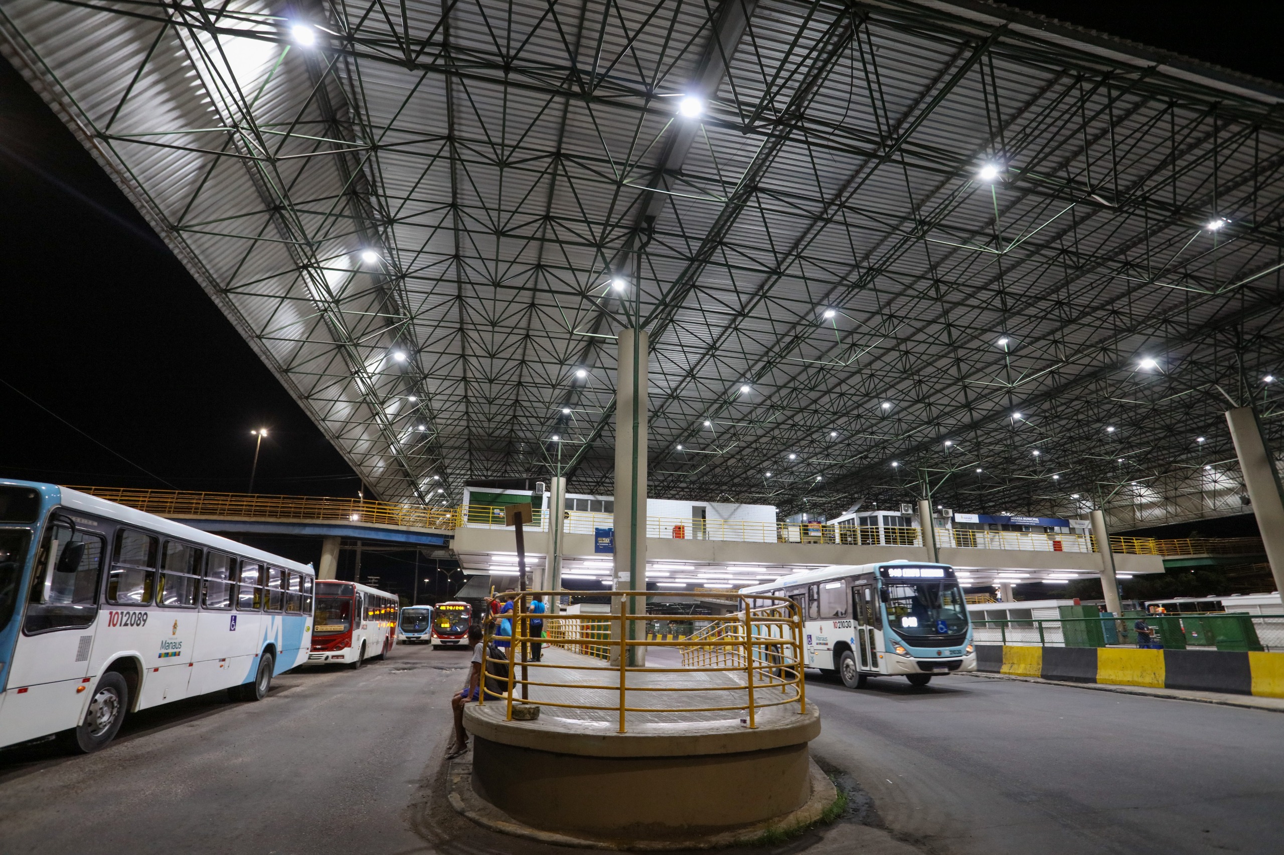 Terminal 5 ganha reforço na iluminação e recebe elogios dos usuários do transporte