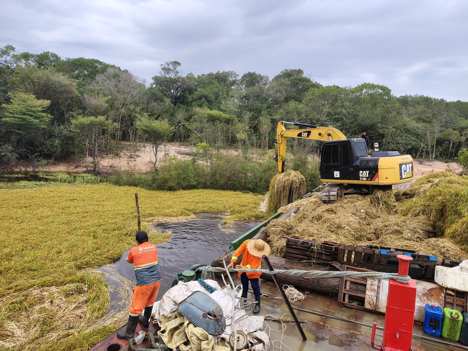 Prefeitura de Manaus realiza limpeza e revitalização em comunidades ribeirinhas e bairros da capital