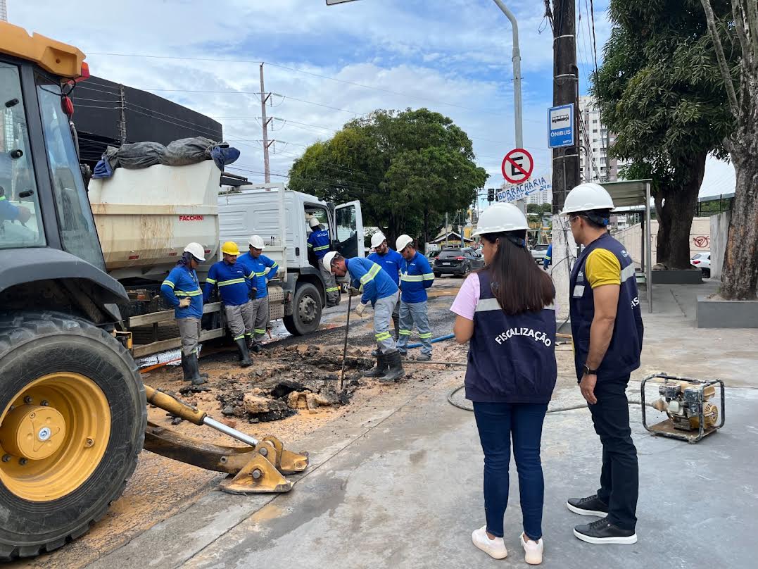 Ageman monitora serviços de reparo de vazamento em rede de abastecimento de água no bairro Cachoeirinha