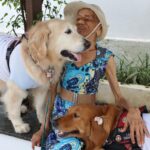 Prefeitura de Manaus retoma projeto de ‘Terapia Assistida por Animais’ para idosos da Fundação Dr. Thomas