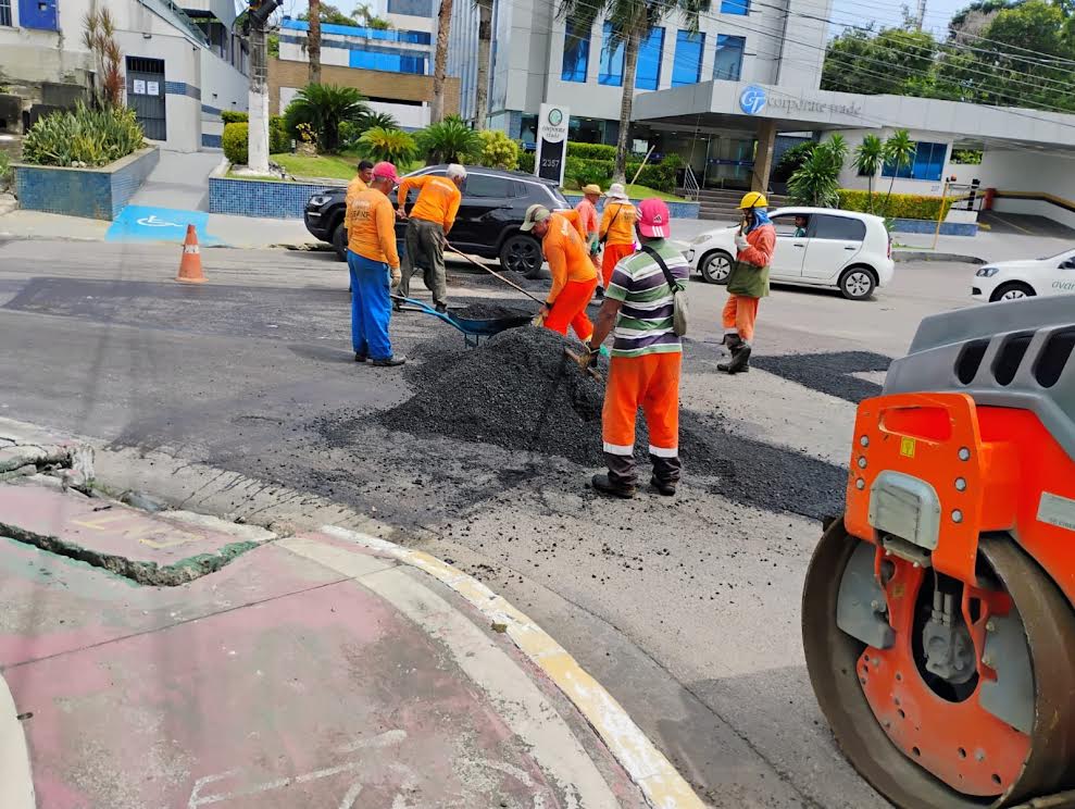 Prefeitura de Manaus intensifica serviços de recuperação asfáltica em grandes avenidas