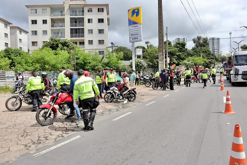 Operação ‘Cavalo de aço’ fiscaliza motociclistas na zona Leste de Manaus