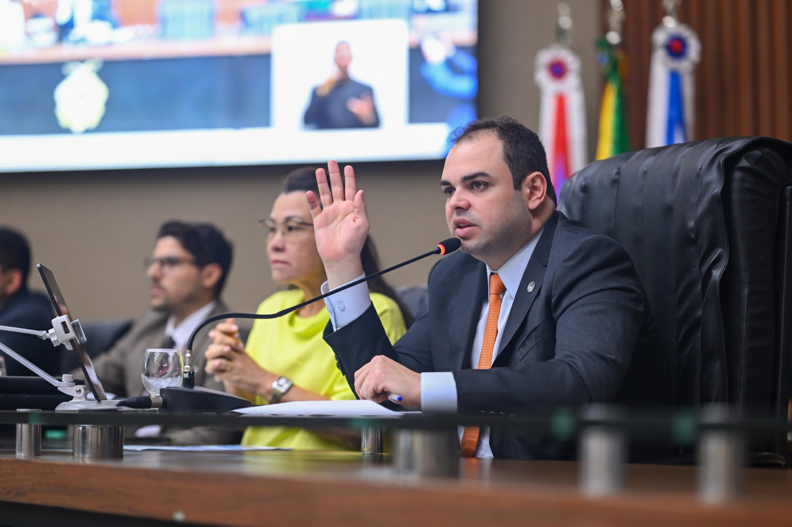 Presidente Roberto Cidade comanda votação que aprovou 20 anos de renegociação de dívidas junto à Afeam