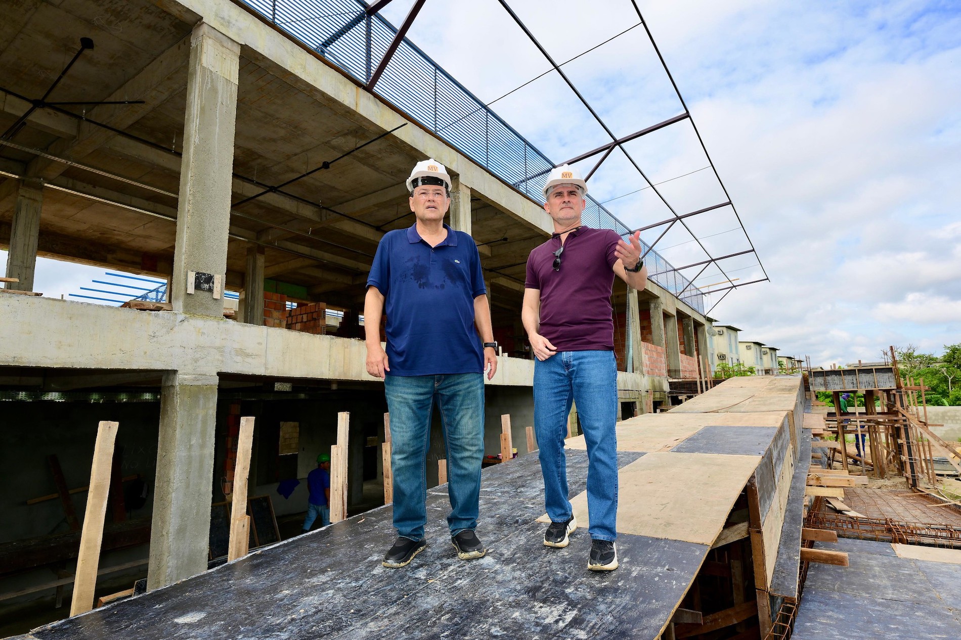 Prefeito David Almeida e o senador Eduardo Braga vistoriam obras das UBS Porte 4 em Manaus