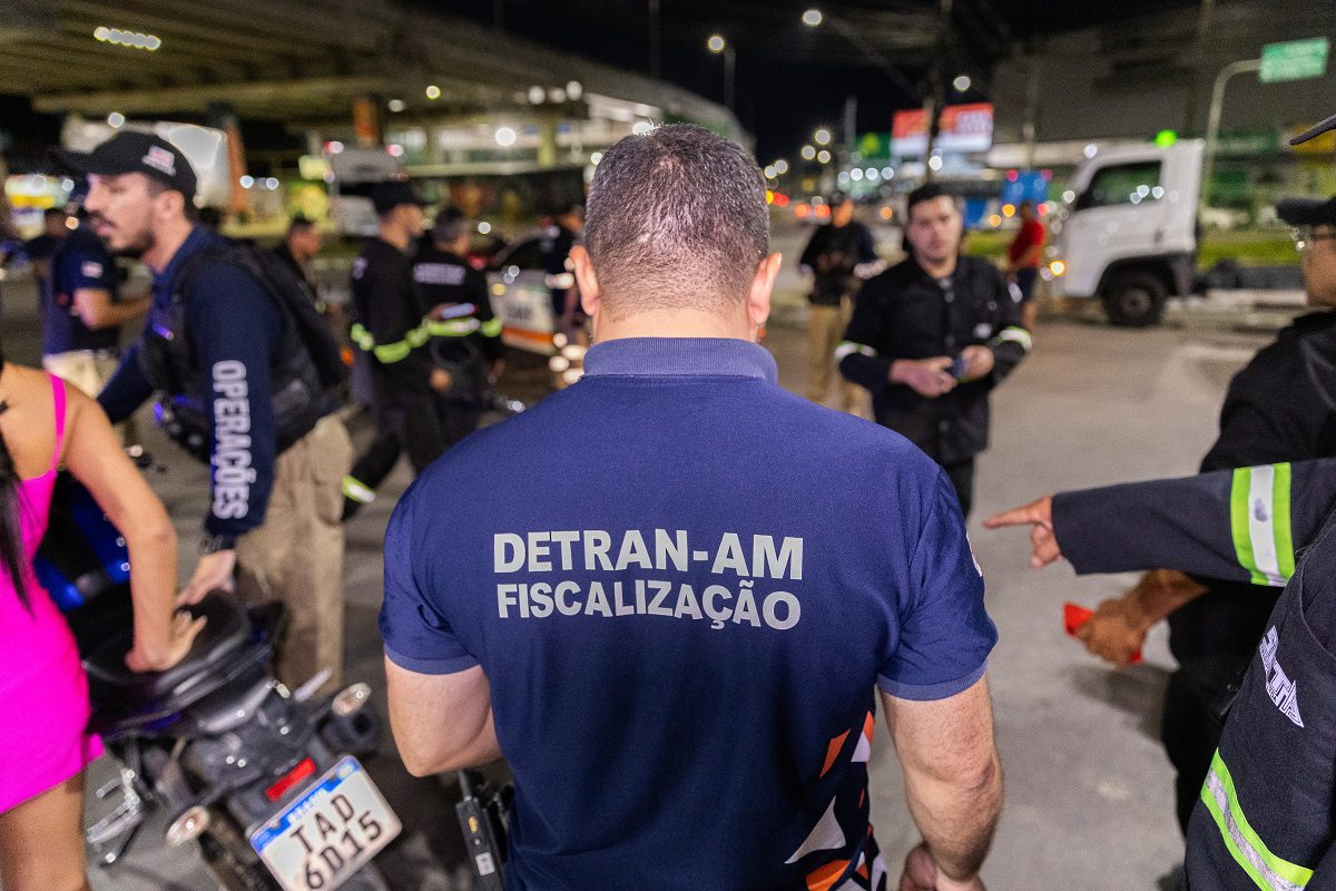 Detran-AM deflagra operação e apresenta dois condutores em flagrante delito