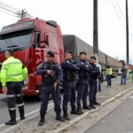 Operação ‘Carga Pesada’ retira 14 caminhões das ruas de Manaus por irregularidades