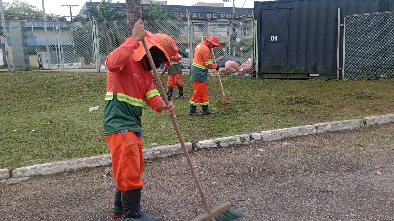 Prefeitura reforça limpeza no sambódromo para os desfiles das escolas de samba