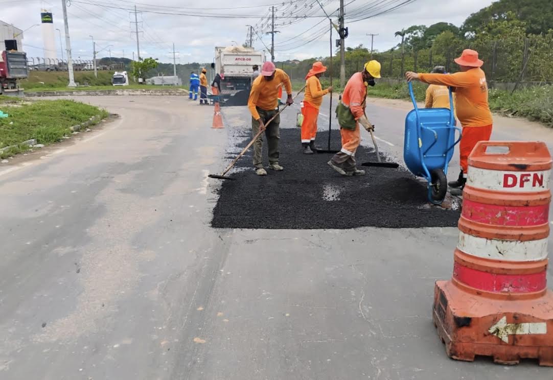 Prefeitura de Manaus intensifica serviços de recuperação asfáltica na avenida Torquato Tapajós