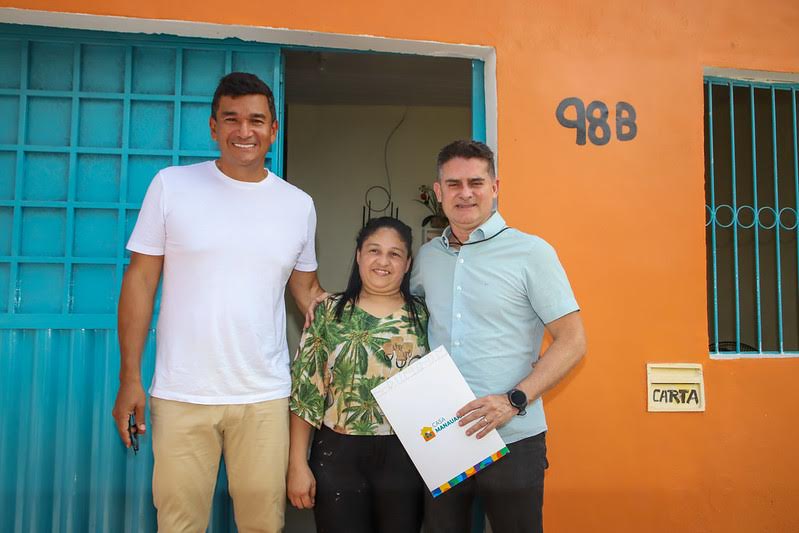 Prefeito David Almeida entrega 15 moradias reformadas pelo programa ‘Casa Manauara’ na comunidade Rio Piorini