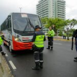 Prefeitura de Manaus realiza operação de combate ao transporte clandestino na Ponta Negra