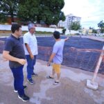 Prefeito de Manaus em exercício Renato Junior vistoria intervenção viária na avenida Max Teixeira para melhorar trânsito na entrada do conjunto São Judas Tadeu