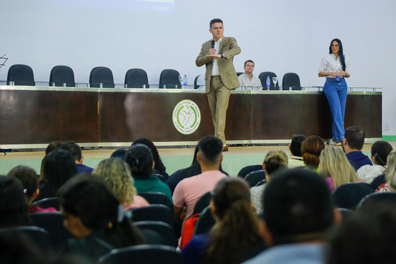 Prefeito David Almeida participa da integração de novos servidores da Semsa e anuncia ampliação da rede de saúde