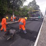 Prefeitura avança na etapa de aplicação de asfalto na avenida Maceió no quinto dia de obra