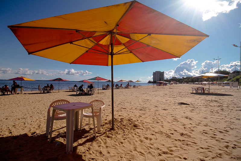 Com rio na cota de 25m e intensas chuvas na região, Prefeitura alerta para horários de banho na praia da Ponta Negra