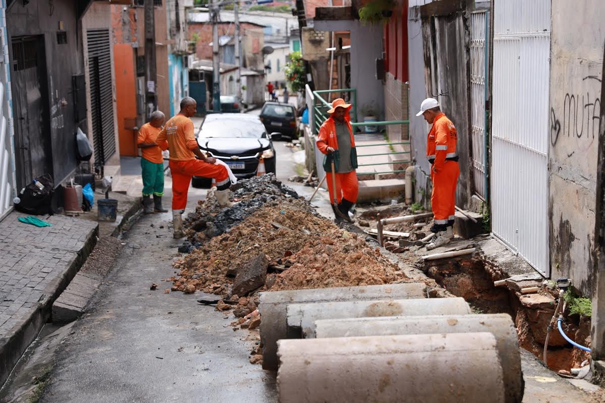 Prefeitura de Manaus implementa melhorias com a implantação de novos tubos em drenagem do bairro Coroado