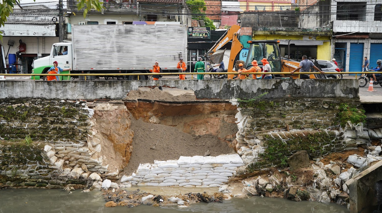 Prefeitura de Manaus realiza obra de contenção da encosta do igarapé da avenida Brasil