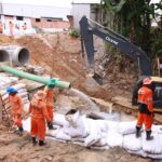 Prefeitura de Manaus implanta mais de quatro mil sacas de rip-rap em drenagem no bairro Parque 10