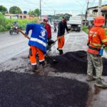 Prefeitura de Manaus realiza recuperação asfáltica em via da Zona Norte