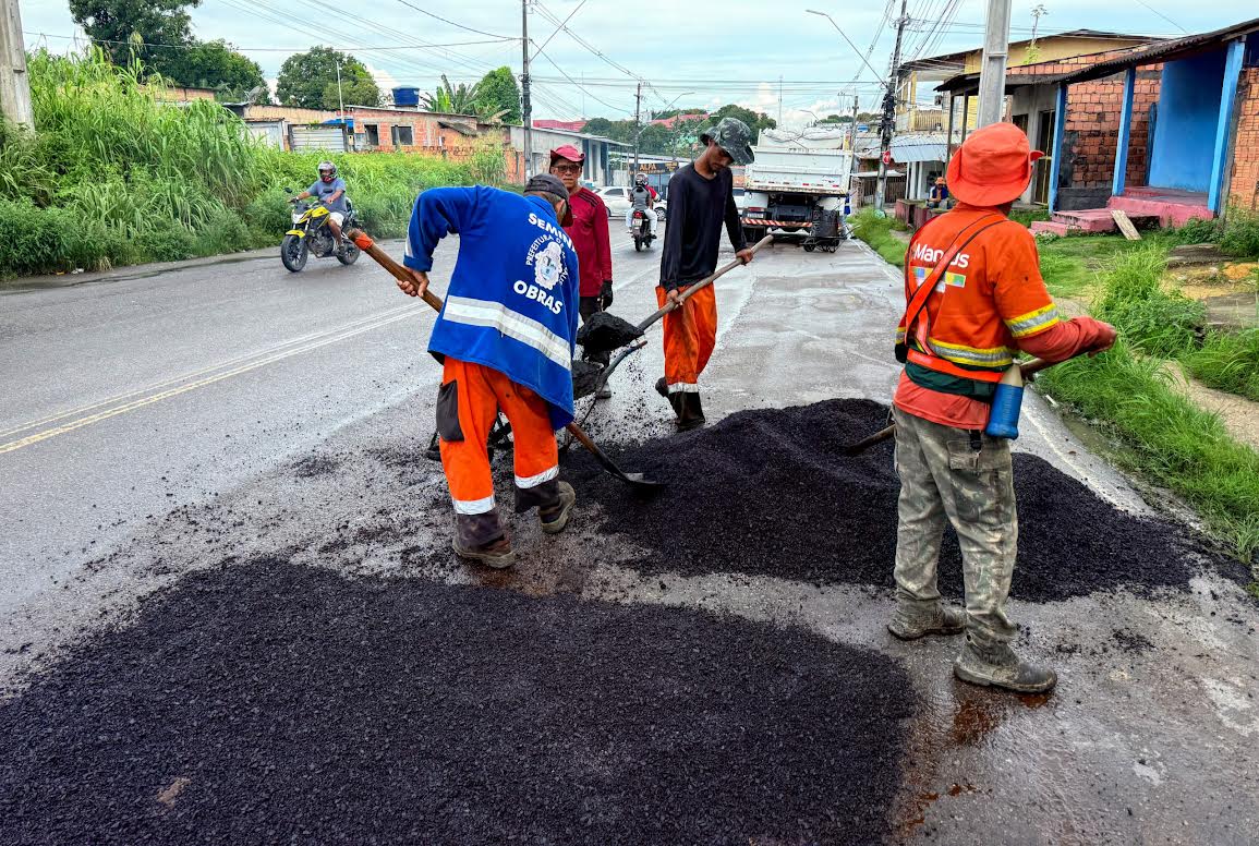 Prefeitura de Manaus realiza recuperação asfáltica em via da Zona Norte