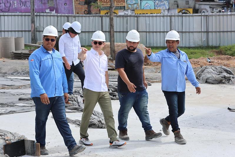 Prefeito David Almeida acompanha fase final das obras do complexo viário Rei Pelé