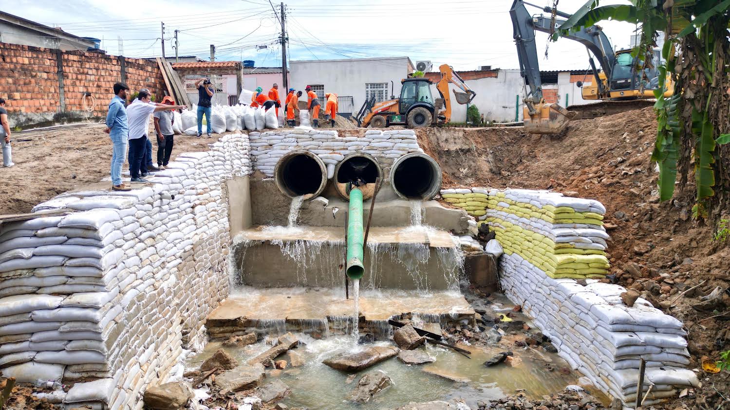 Vice-prefeito Renato Junior percorre obras de infraestrutura em diferentes zonas de Manaus e reforça ritmo acelerado da Seminf