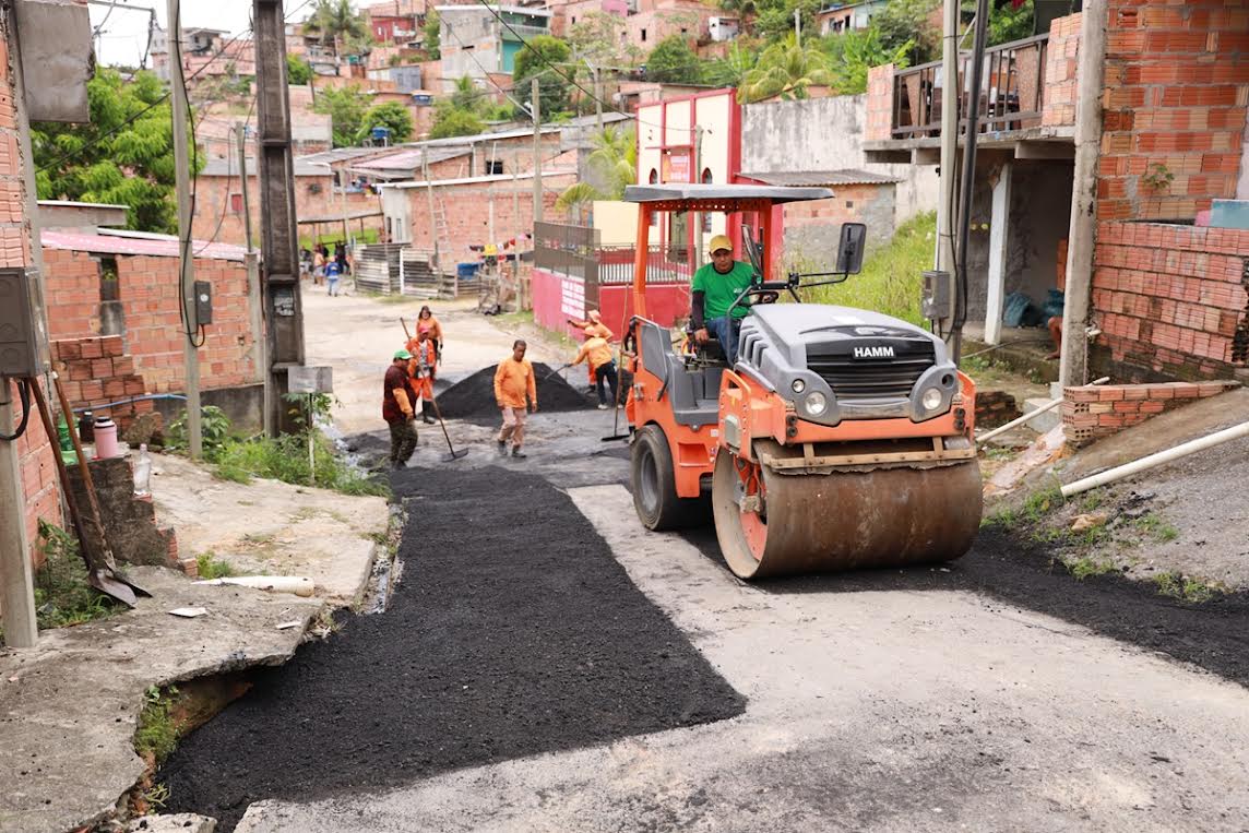 Prefeitura de Manaus recupera via no bairro Jorge Teixeira
