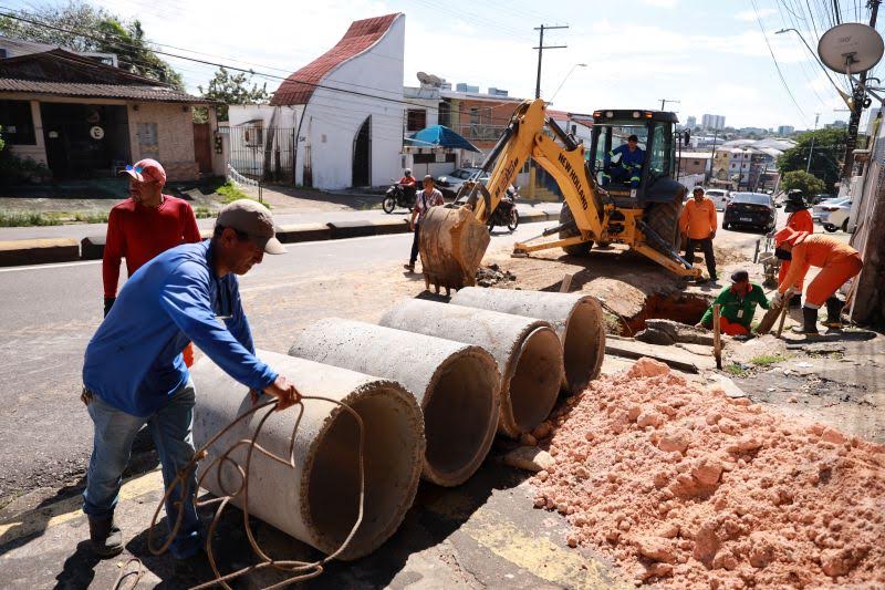 Prefeitura de Manaus implanta novos tubos de concreto armado em rede de drenagem da avenida São Jorge