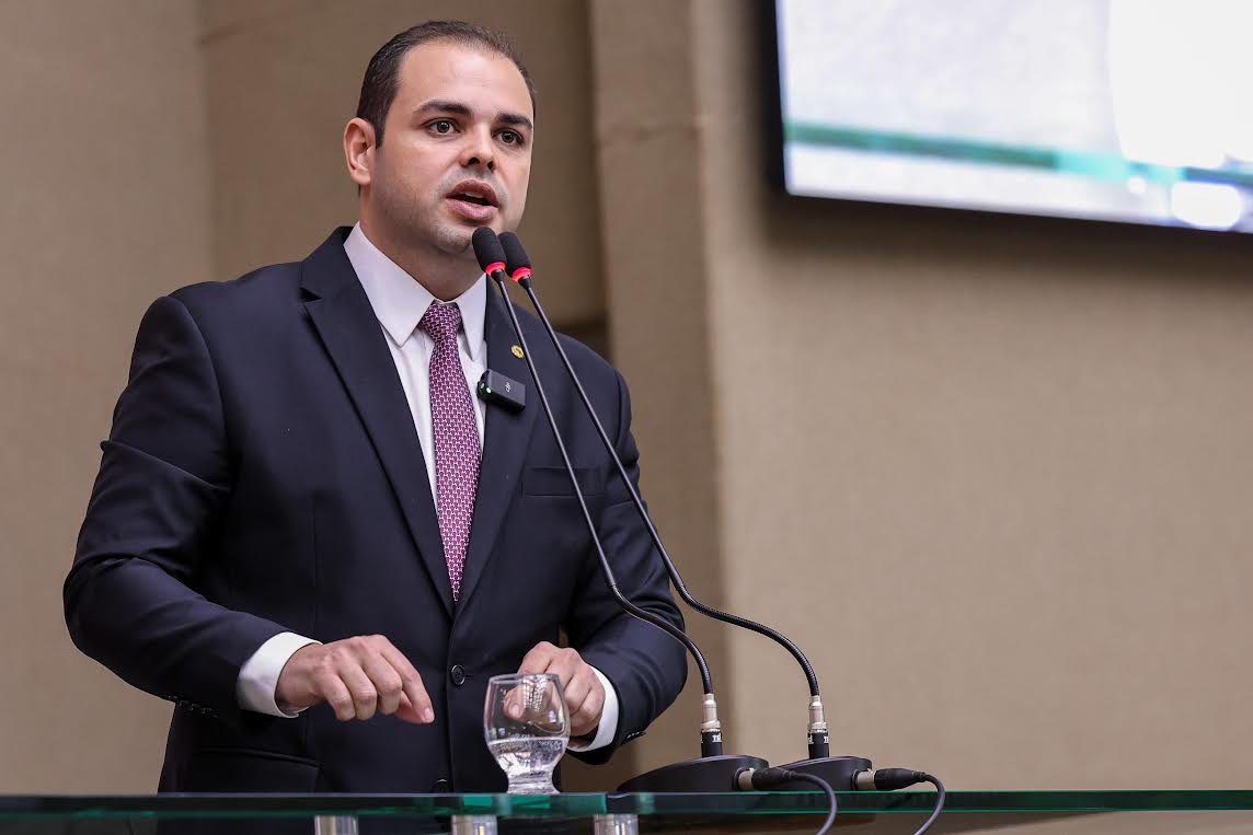 Presidente Roberto Cidade solicita intervenção do Ministério de Minas e Energia para restabelecer a energia elétrica em Manicoré