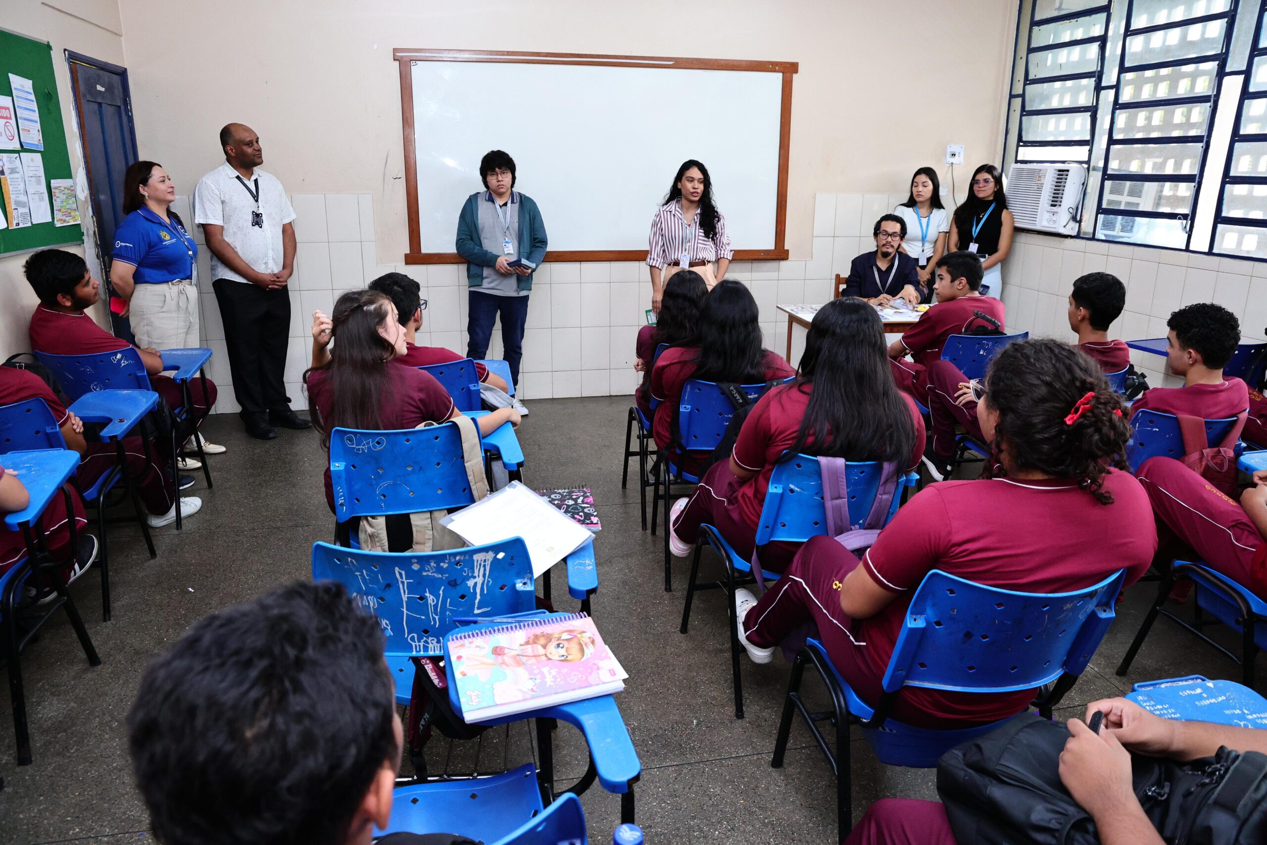 TCE-AM leva palestras sobre educação financeira a alunos da rede estadual em Manaus